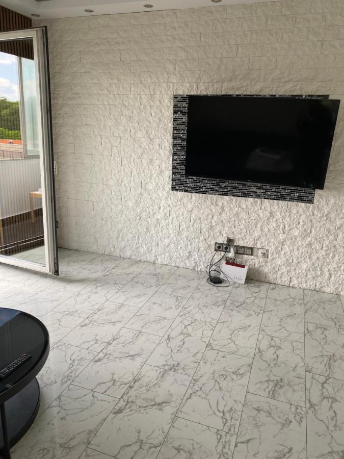4 Zw M. Blick V. Balkon Auf Lech Apartment Augsburg Luaran gambar